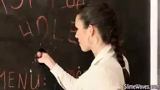 العذارى اليمنيات يأخذن أول قضيب صلب أمام الكاميرا