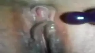 ملكة الانفتاح: تستعرض فرجها وشرجها المفتوحين