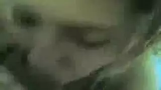 شرموطة مصرية تمص الزب ثم تُدخل زب في كسها