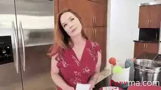 يطقع الايطالية أمي غريب