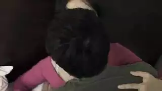 عاهرة سمراء صغيرة الثدي يتم تناوبها من قبل الأصدقاء السابقين