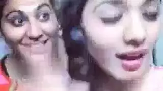 صديق يطلب الانضمام إلى شابين لفعل جنسي قوي وصارم في غرفة النوم