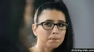 ممثلات إباحيات مثليات تمص الوجوه على غطاء مركبة