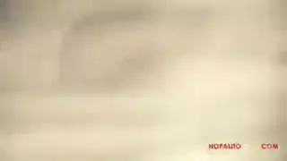 ثلاثي إباحي: إيلاج مزدوج لأخت الزوجة السمراء على الأريكة