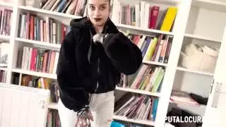 فتاة عربية مثيرة تُحاصر وتُمارس معها الجنس بقوة في الشارع