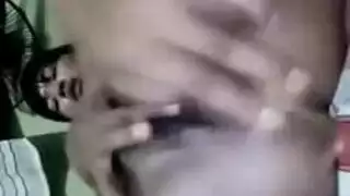 السمراء المشاغبة تُمارس الجنس بقوة بدلاً من جلسة تدليك مريحة