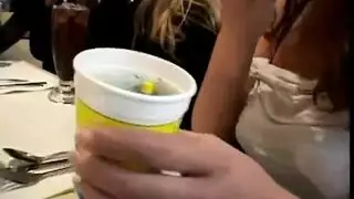 ولد يفجخ الفتيات من الخلف