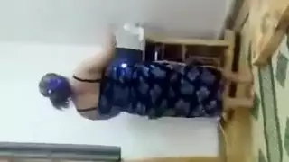 ملكة المؤخرة العربية تتباهى بمؤخرتها الضخمة في رقصة مثيرة