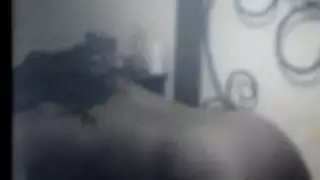 شباب متمردون يمارسون الجنس الحلقي ويتم اختبارهم في مشهد خام