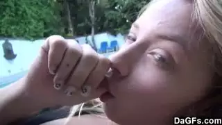 عرقي بلا مأوى فتاة في البيت المجاور