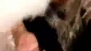 مشهد ساخن بين فتاتين: مثليات مدخنات في مشهد غرفة نوم صريح