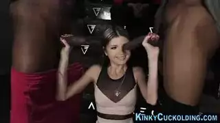 زوجة ساخنة يبيعها زوج ديوث مقابل المال أوضة جنسية صريحة بقضبان سوداء