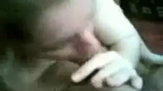 قحبة عراقية ترضع بشهوة كبيرة جميلة