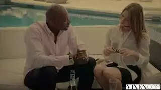 فحل أسود يمارس الجنس مع متعلمة جميلة في مشهد مدرسي صريح