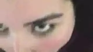 نكاح شرجي في غرفة السكن: سمراء تستسلم لعضو صناعي لصديقتها