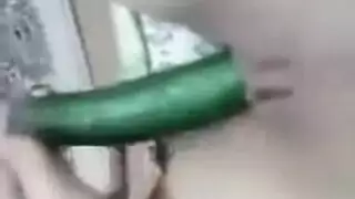 خيار يضرب فرجها المحلوق – جنس خضار مكثف